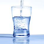 Acqua alcalina: benefici per la salute e miti da sfatare