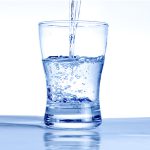 Acqua alcalina: benefici per la salute e miti da sfatare
