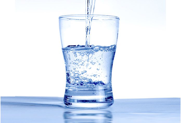 Acqua alcalina: benefici per la salute e miti da sfatare